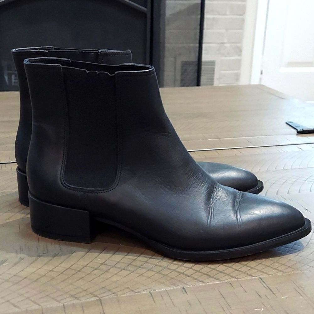 Vince Black Leather Chelsea Booties Sz 7.5